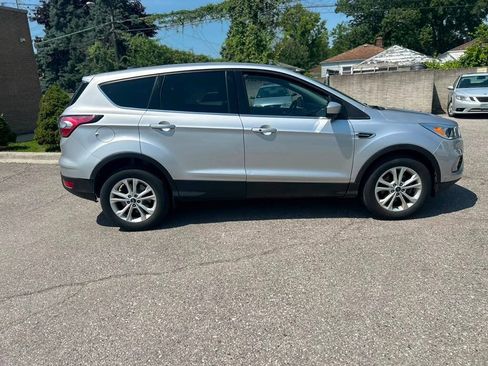 Used 2017 Ford Escape SE FWD image 4
