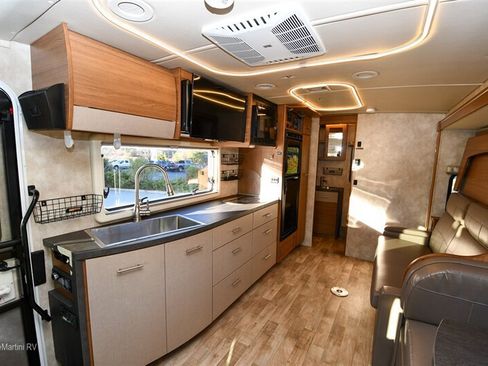 Used 2018 Mercedes-Benz Sprinter 3500 image 5