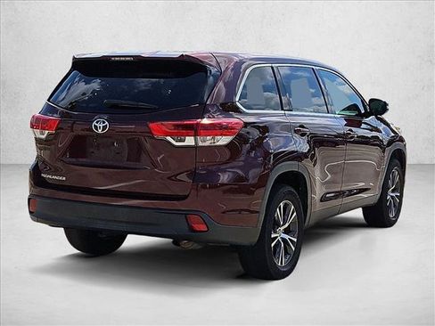 Used 2019 Toyota Highlander LE FWD image 5