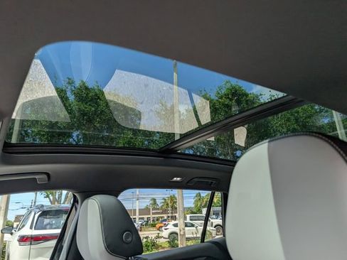 Used 2026 Volkswagen Tiguan SE R-Line image 20