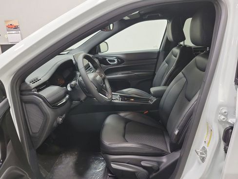 New 2026 Jeep Compass Latitude image 10