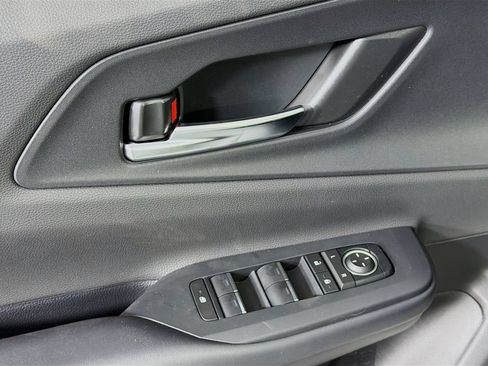 New 2026 Toyota Prius Plug-In Hybrid FWD image 22