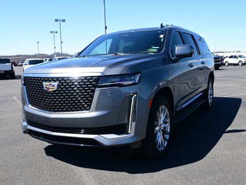 Used 2021 Cadillac Escalade ESV Premium Luxury w/ LPO, Illumination Package image 3