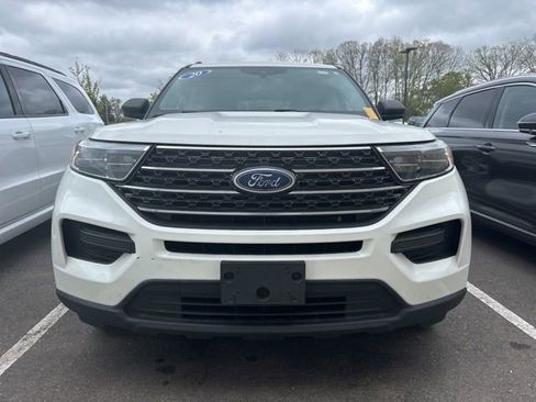Used 2020 Ford Explorer XLT w/ Comfort Package AWD/4WD image 2