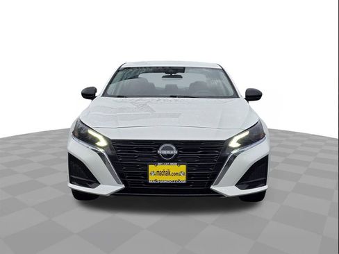 Used 2025 Nissan Altima 2.5 SV image 2