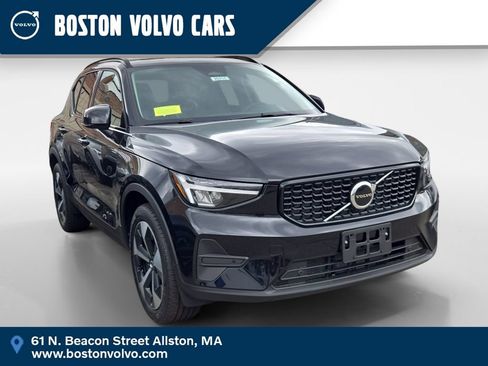 New 2026 Volvo XC40 B5 Core w/ Climate Package AWD/4WD image 1
