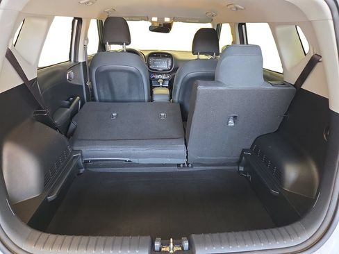 Used 2025 Kia Soul LX w/ LX Technology Package FWD image 25
