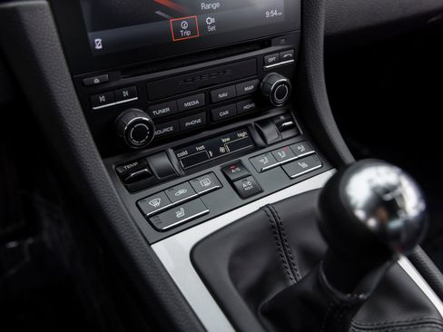Used 2020 Porsche 718 Cayman GT4 RWD image 48