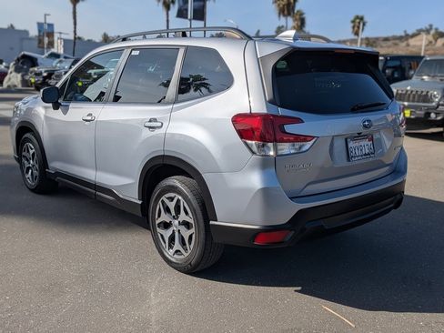 Used 2021 Subaru Forester Premium image 7