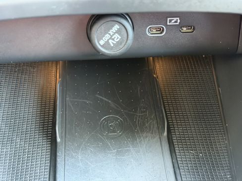 Certified 2024 Volvo XC40 B5 Plus w/ Protection Package Premier image 27