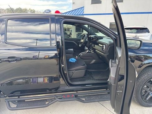 Used 2024 Chevrolet Colorado Z71 w/ Z71 Convenience Package 2 image 13