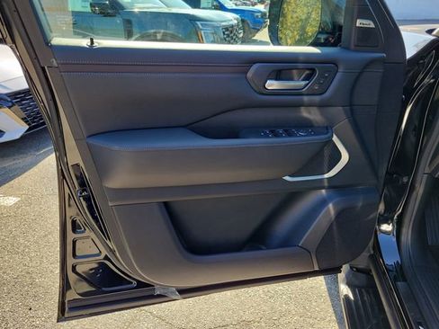 New 2026 Nissan Armada Platinum image 5