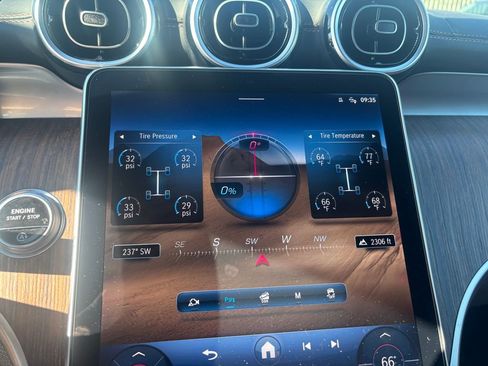 Used 2024 Mercedes-Benz GLC 300 4MATIC image 9