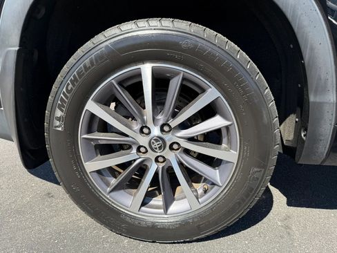 Used 2017 Toyota Highlander XLE image 43