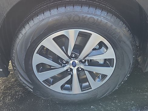 Certified 2025 Subaru Outback Premium image 4