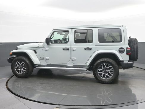 Used 2024 Jeep Wrangler Sahara AWD/4WD image 3