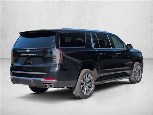 Used 2026 Chevrolet Suburban High Country AWD/4WD image 5