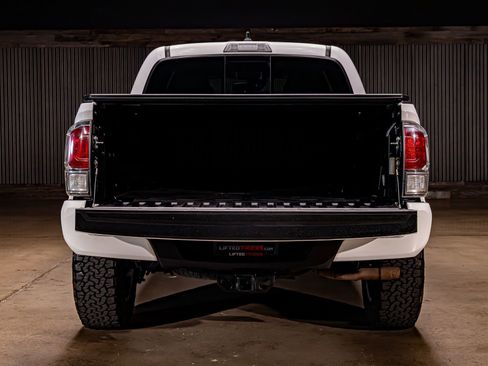 Used 2021 Toyota Tacoma TRD Off-Road w/ Technology Package image 8