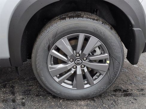 New 2025 Nissan Pathfinder SV image 21