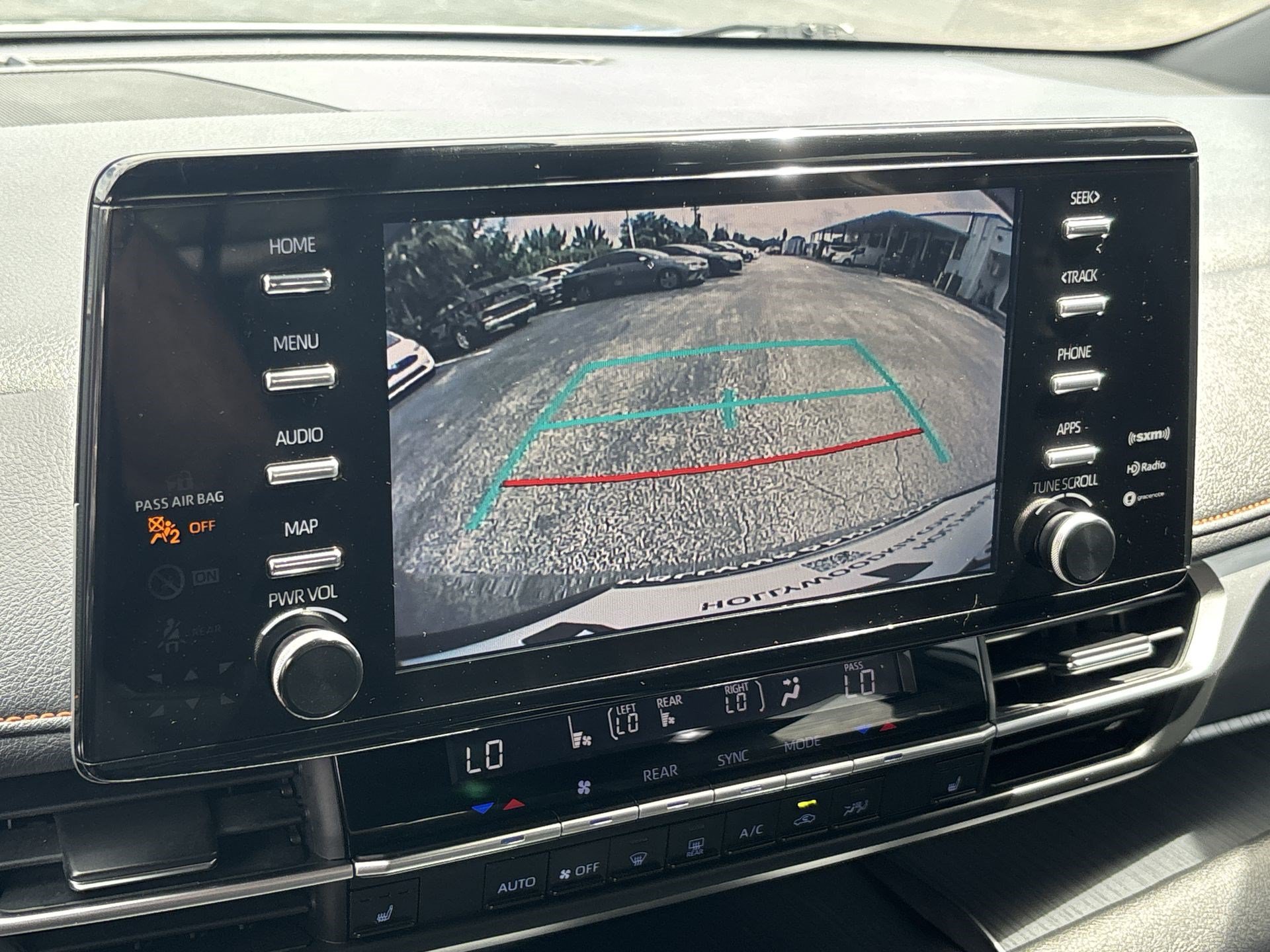 Used 2022 Toyota Sienna XSE FWD image 21