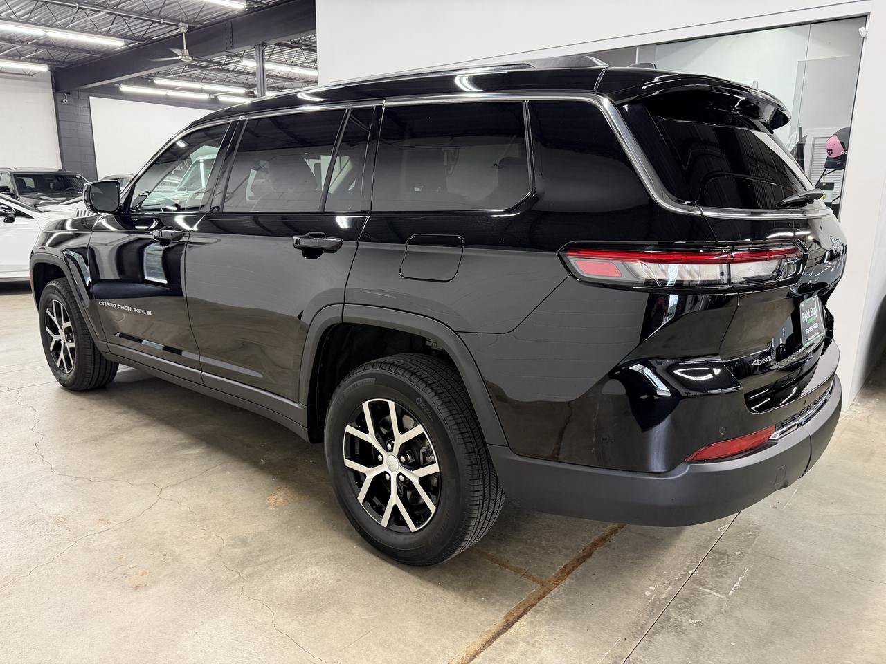 Used 2023 Jeep Grand Cherokee L Limited AWD/4WD image 6