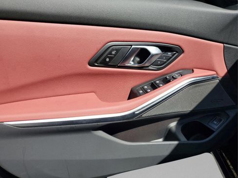 Used 2025 BMW 330i Sedan w/ M Sport Package image 17