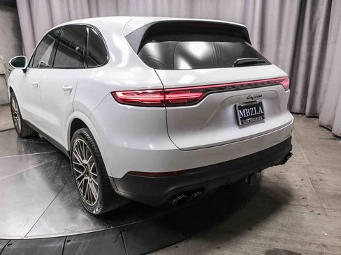 Used 2022 Porsche Cayenne Platinum Edition image 8