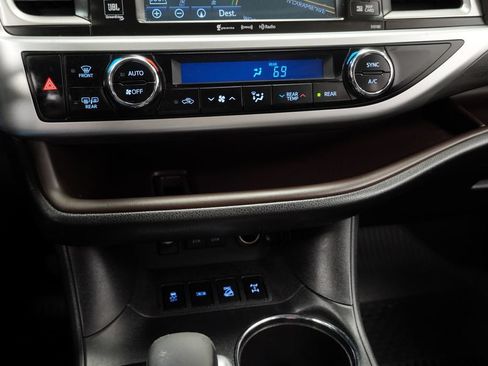 Used 2018 Toyota Highlander Limited AWD/4WD image 34