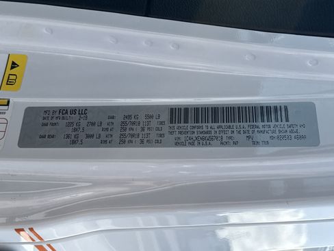 Used 2019 Jeep Wrangler Unlimited Sahara image 32