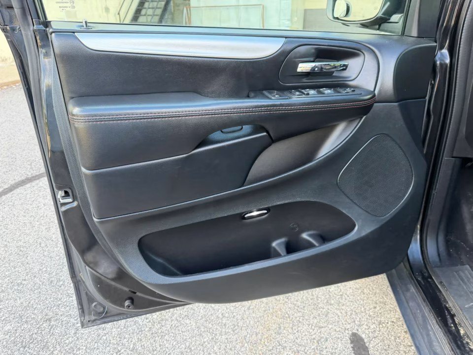 Used 2019 Dodge Grand Caravan GT FWD image 9