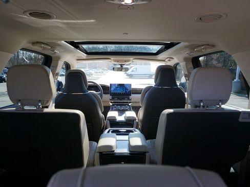 Used 2023 Lincoln Navigator Reserve image 20