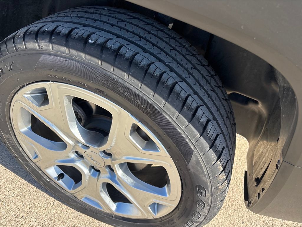 Used 2023 Jeep Renegade Limited AWD/4WD image 8
