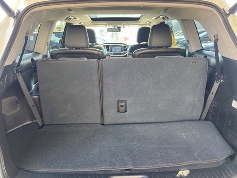 Used 2016 Toyota Highlander Limited image 16
