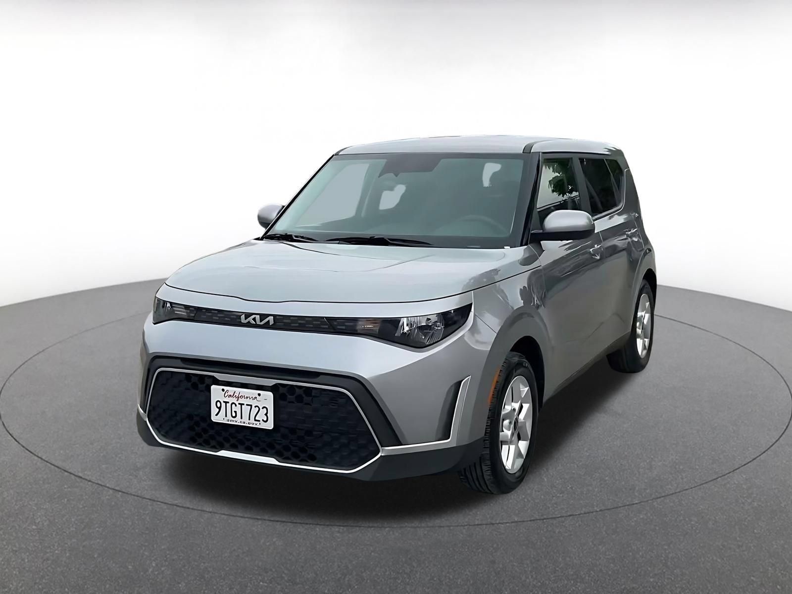 Used 2025 Kia Soul LX w/ LX Technology Package FWD image 6