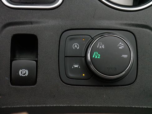 Used 2022 Chevrolet Traverse Premier image 25