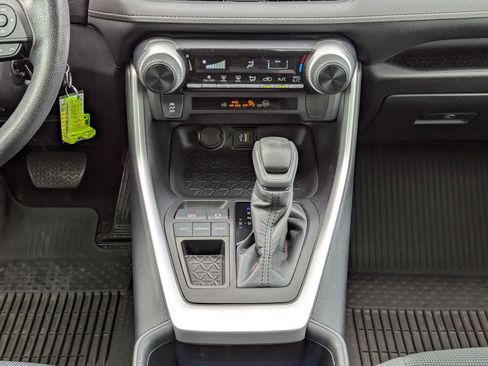 Used 2023 Toyota RAV4 LE image 19