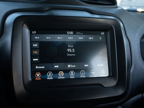 Used 2018 Jeep Renegade Latitude image 21