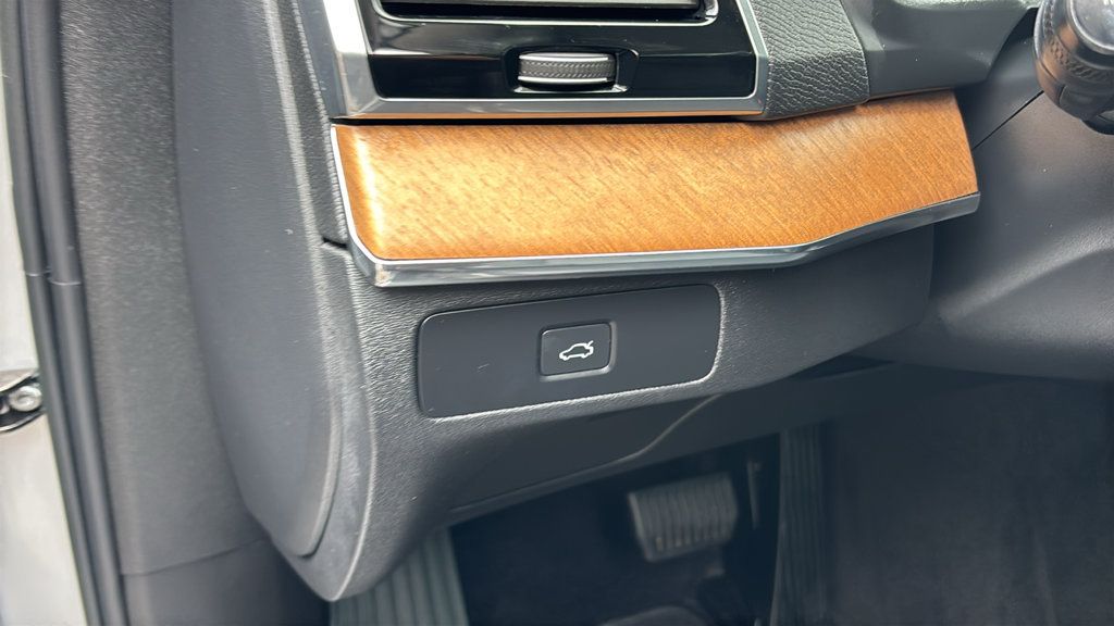 Certified 2023 Volvo XC90 B5 Plus w/ Protection Package Premier AWD/4WD image 15