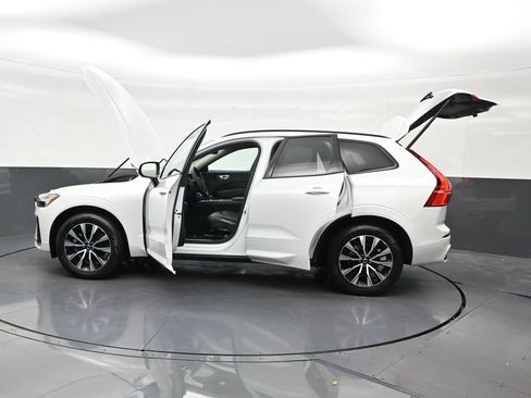 Certified 2024 Volvo XC60 B5 Core AWD/4WD image 30