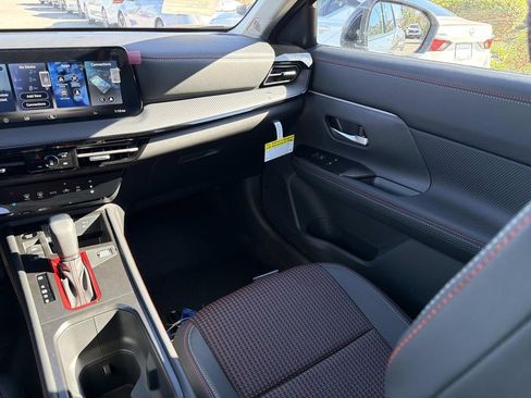 New 2026 Nissan Kicks SR FWD image 18