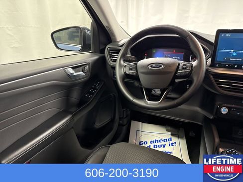 Used 2024 Ford Escape SE image 26