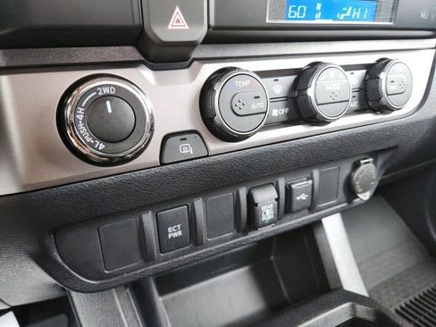 Certified 2022 Toyota Tacoma SR5 AWD/4WD image 27