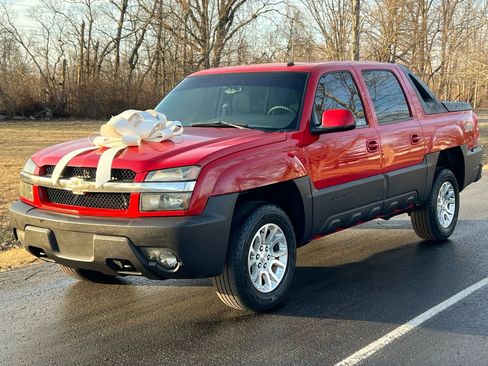 Used 2003 Chevrolet Avalanche 4x4 w/ Suspension Package, Off-Road image 1