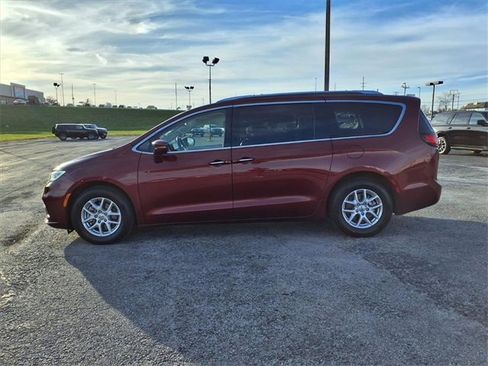 Used 2021 Chrysler Pacifica Touring-L image 24