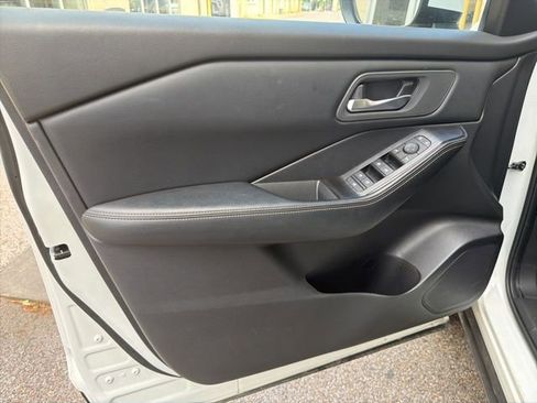 Used 2025 Nissan Rogue SV image 7