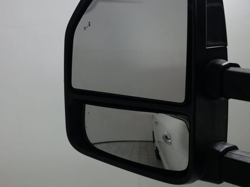 Used 2020 Ford F350 Platinum w/ FX4 Off-Road Package image 19