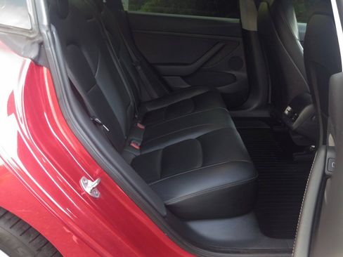 Used 2022 Tesla Model 3 Standard Range RWD image 11