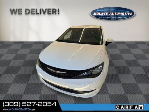 Used 2022 Chrysler Voyager LX FWD image 3