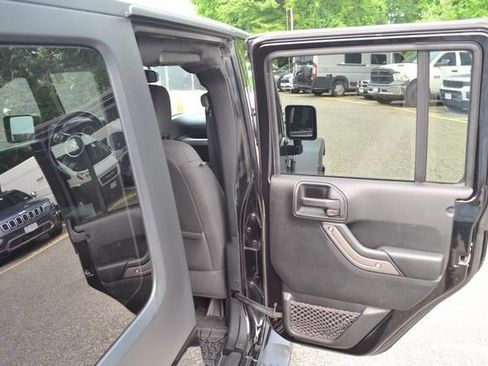 Used 2017 Jeep Wrangler Unlimited Sport w/ Quick Order Package 24S AWD/4WD image 32