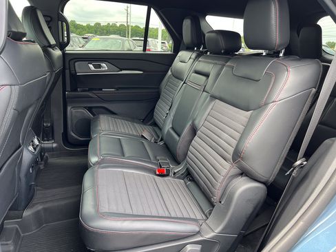 Used 2025 Ford Explorer ST-Line w/ Premium Package AWD/4WD image 32
